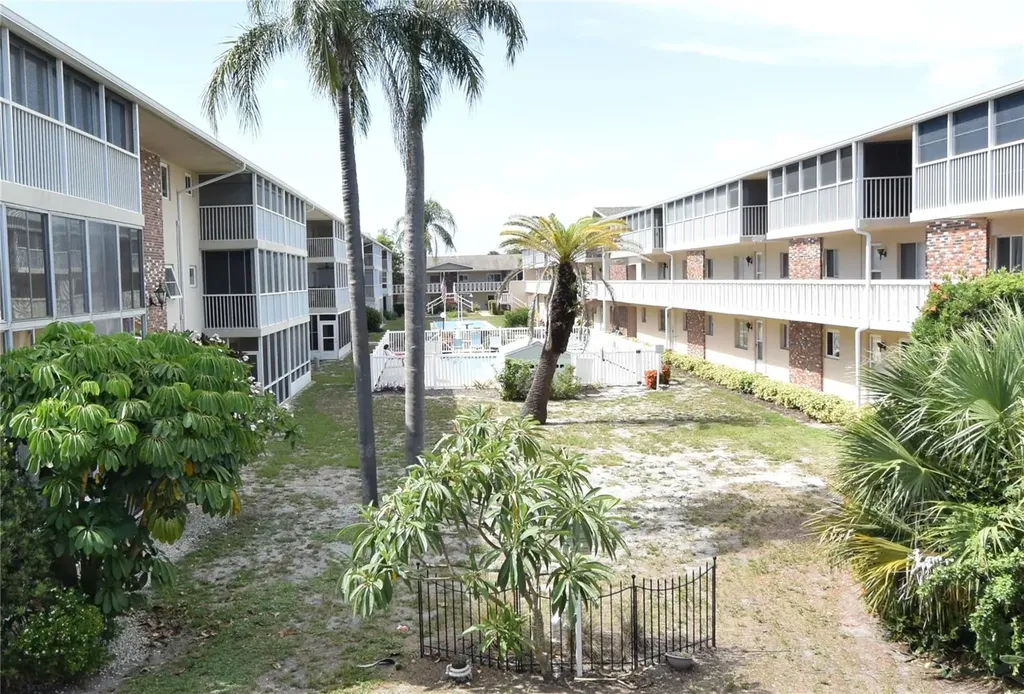 3751 S School Avenue Sarasota FL 34239