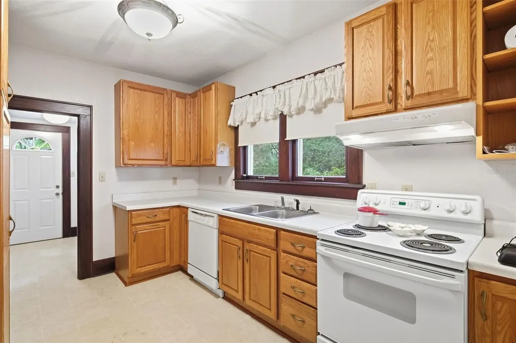 1747 Apache Trail Clearwater FL 33755