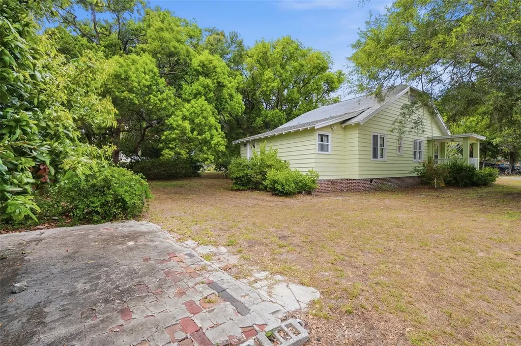 1747 Apache Trail Clearwater FL 33755