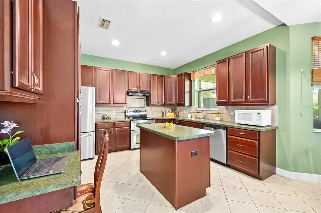 4930 Atwood Drive Orlando FL 32828