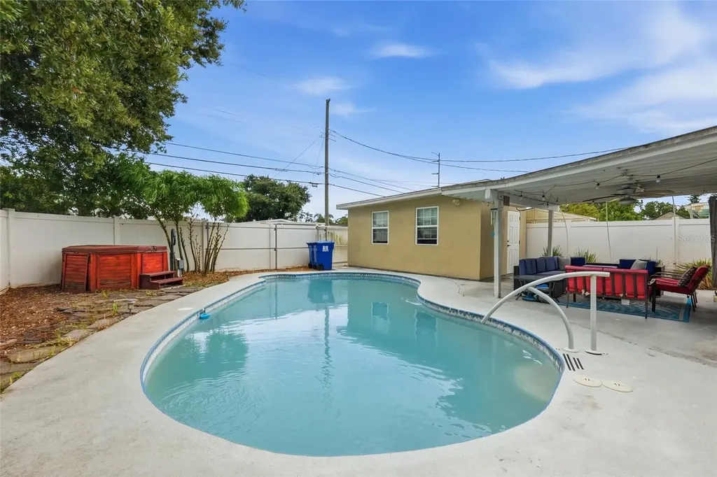5220 39th Avenue N St Petersburg FL 33709