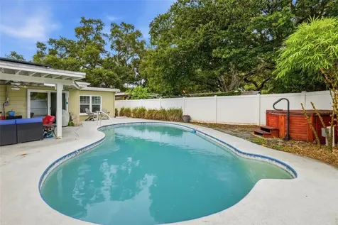 5220 39th Avenue N St Petersburg FL 33709