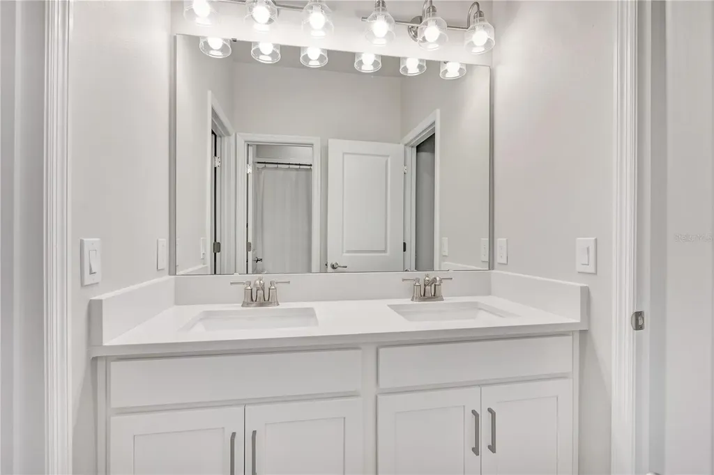 5972 Sacred Oak Avenue Mount Dora FL 32757
