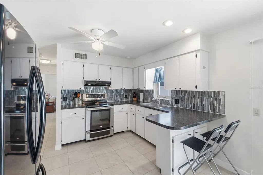 5915 46th Avenue N Kenneth City FL 33709