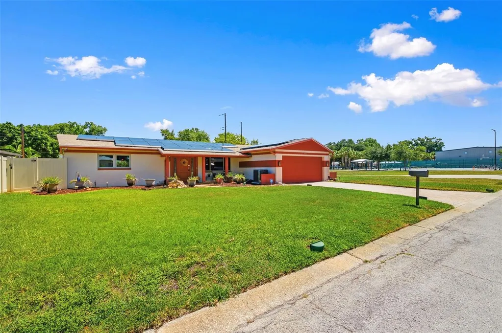 5915 46th Avenue N Kenneth City FL 33709