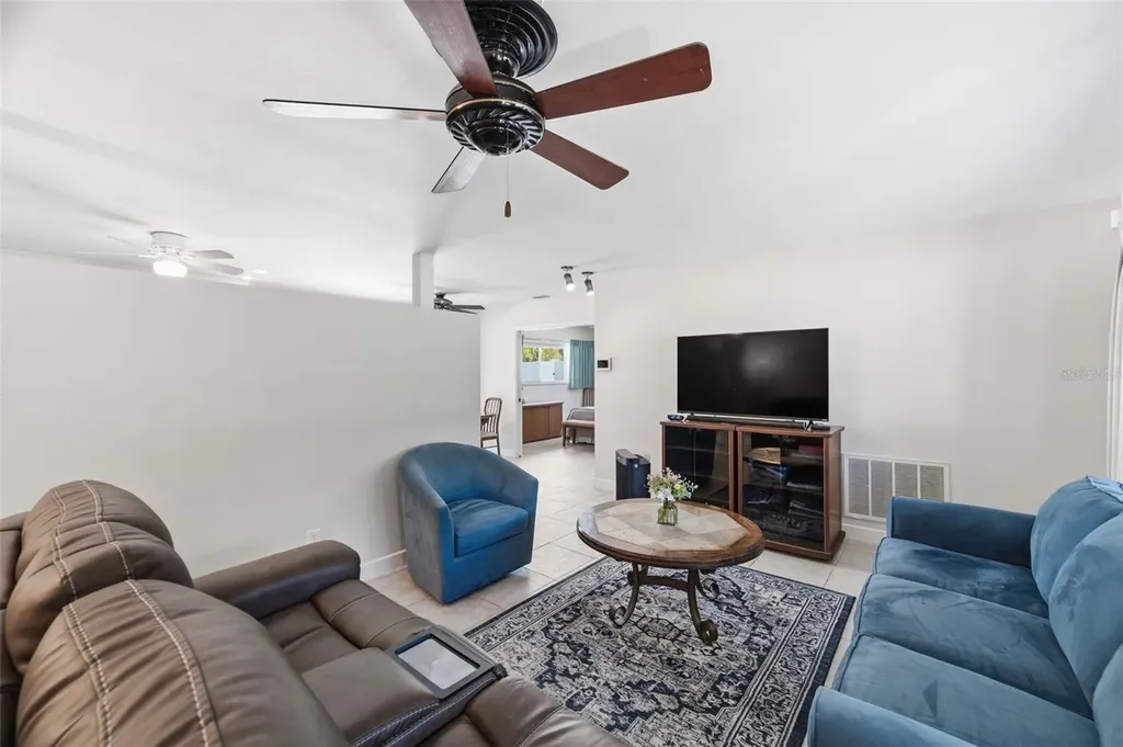 5915 46th Avenue N Kenneth City FL 33709