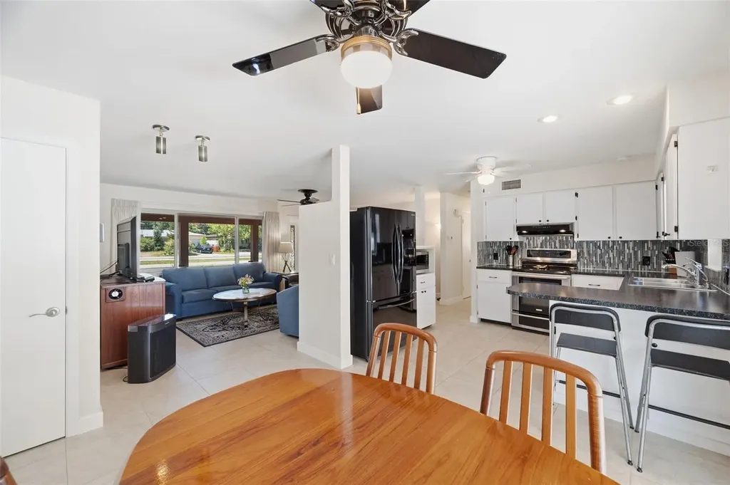 5915 46th Avenue N Kenneth City FL 33709
