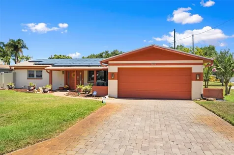 5915 46th Avenue N Kenneth City FL 33709