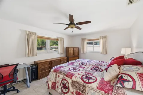 5915 46th Avenue N Kenneth City FL 33709