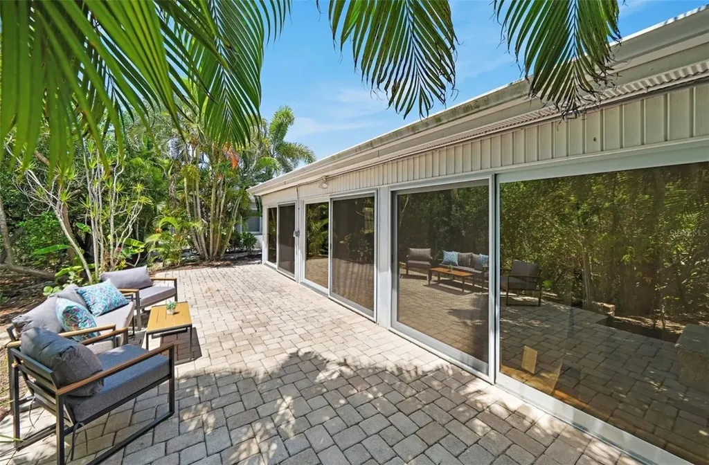 578 Spanish Drive S Longboat Key FL 34228