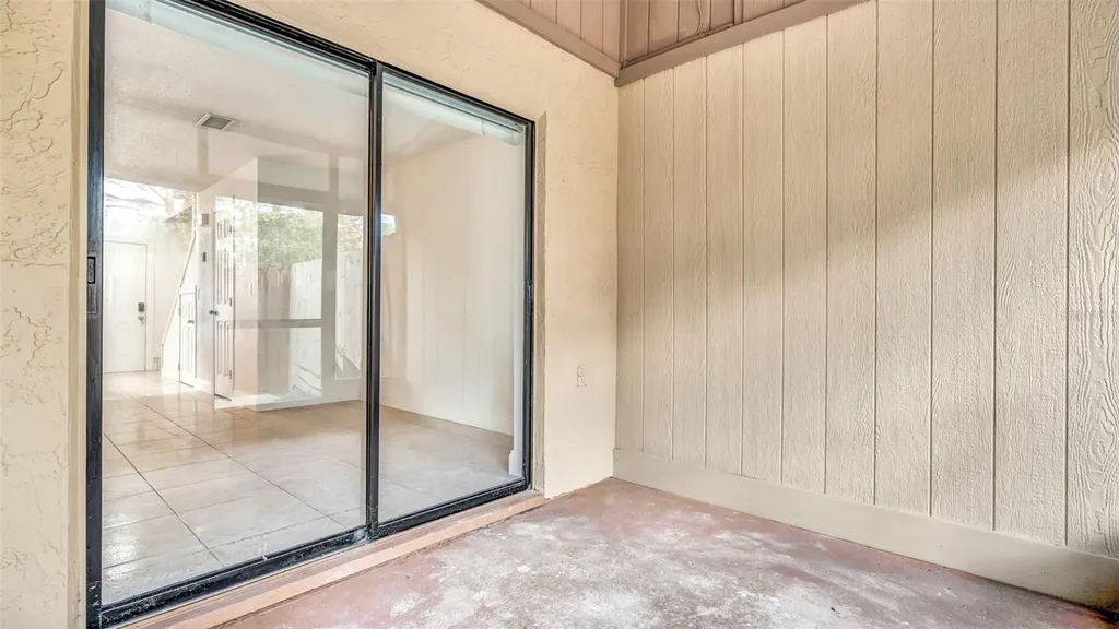 3913 Oak Limb Court Tampa FL 33614