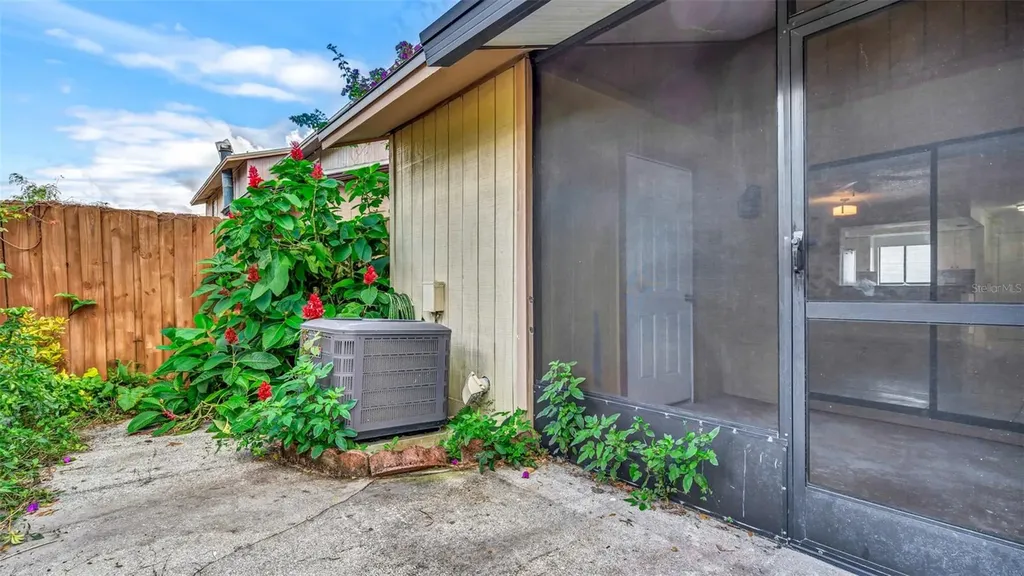 3913 Oak Limb Court Tampa FL 33614