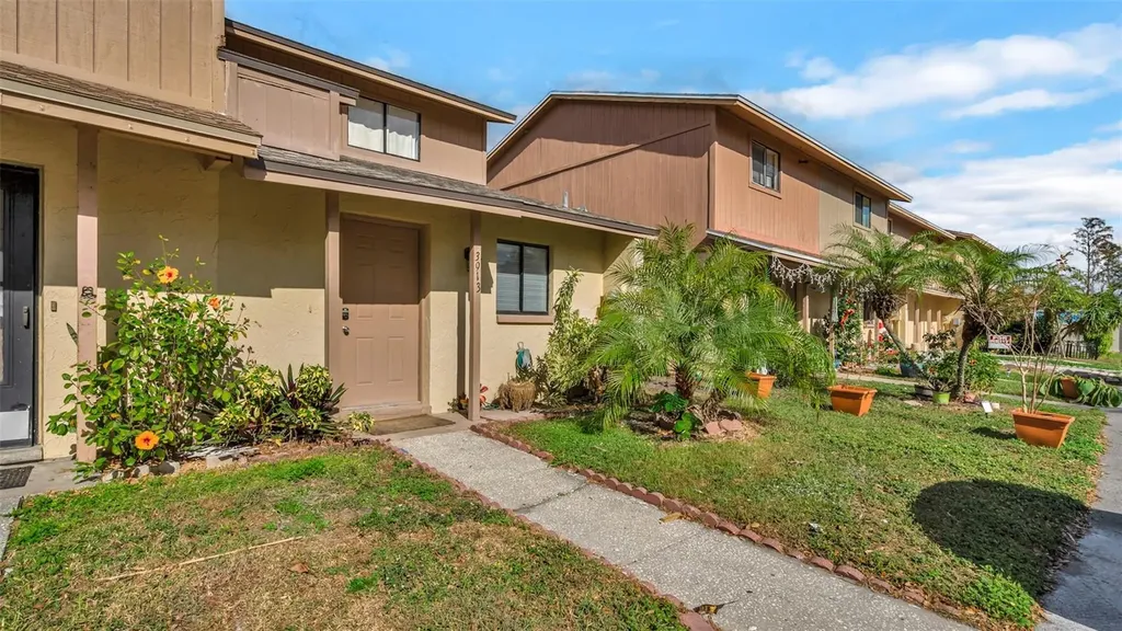 3913 Oak Limb Court Tampa FL 33614