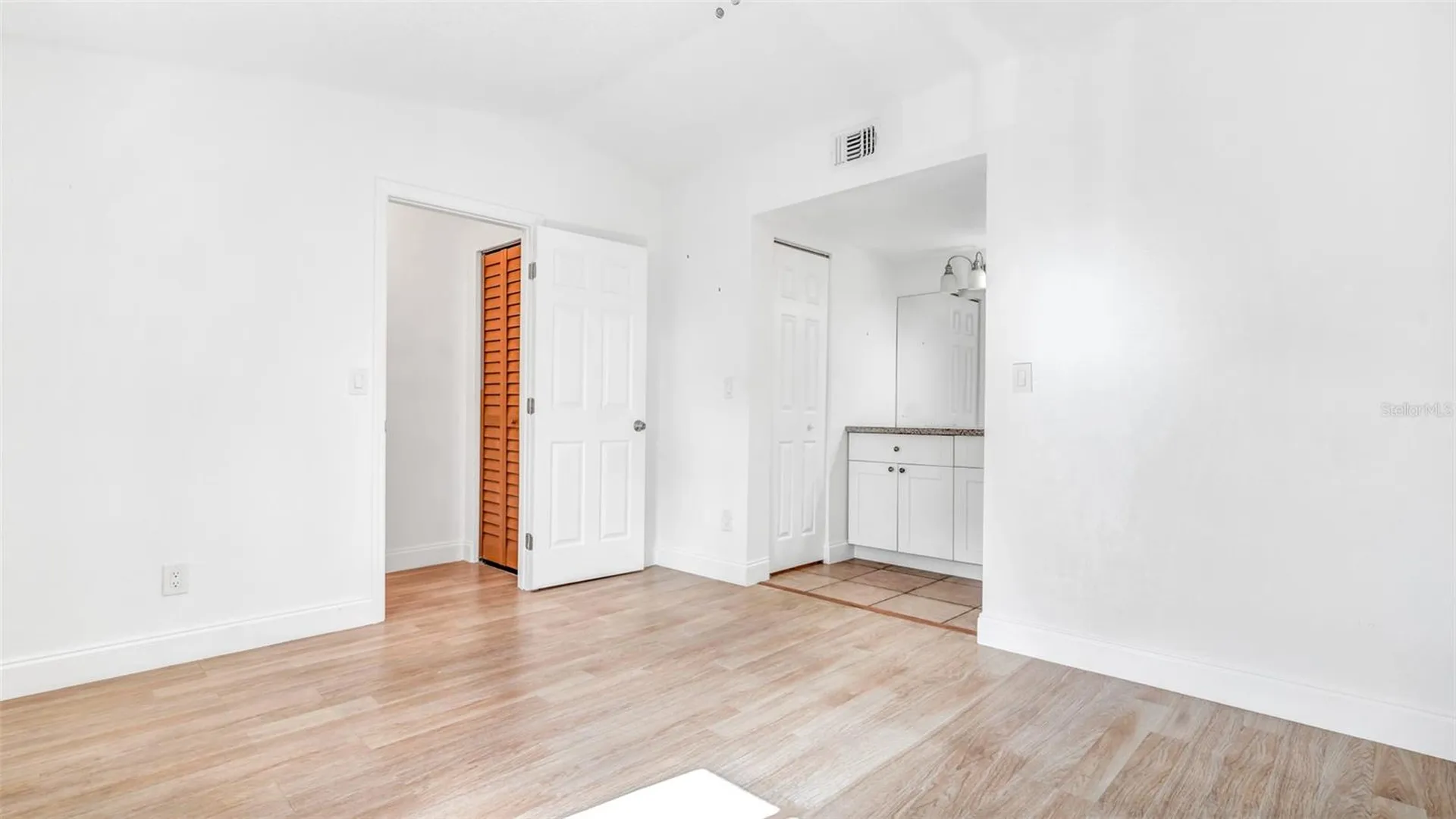 3913 Oak Limb Court Tampa FL 33614