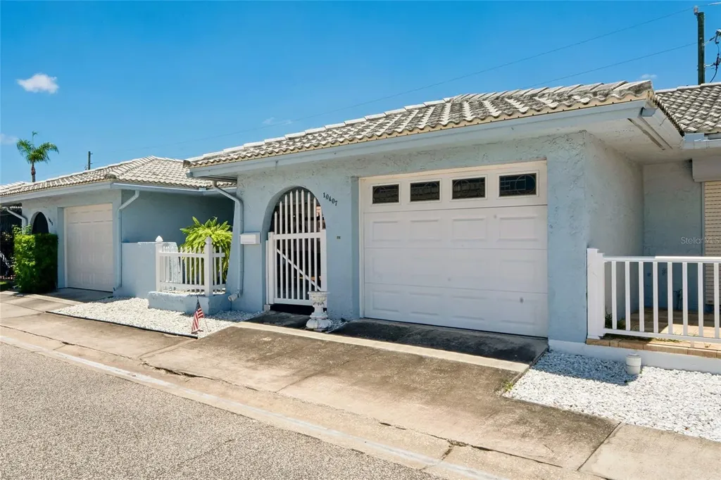 10407 Larchmont Place N Pinellas Park FL 33782