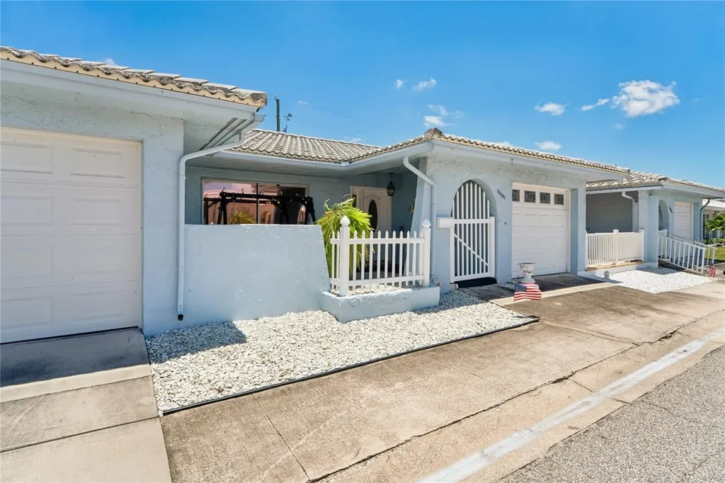 10407 Larchmont Place N Pinellas Park FL 33782