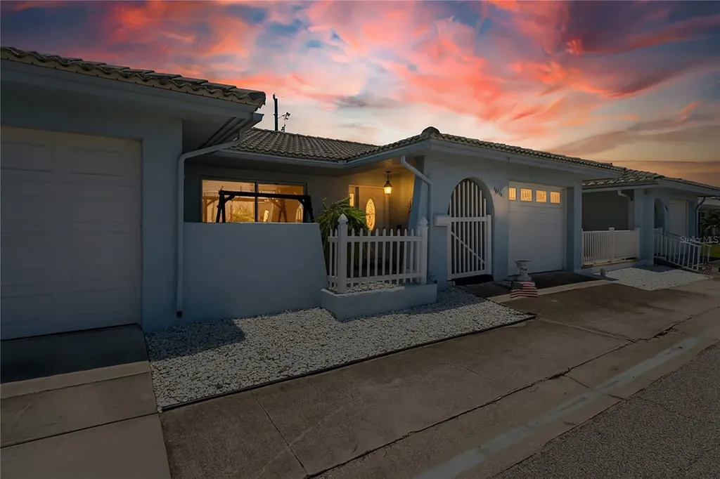 10407 Larchmont Place N Pinellas Park FL 33782
