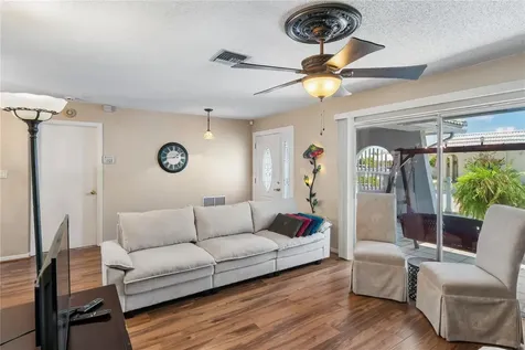 10407 Larchmont Place N Pinellas Park FL 33782