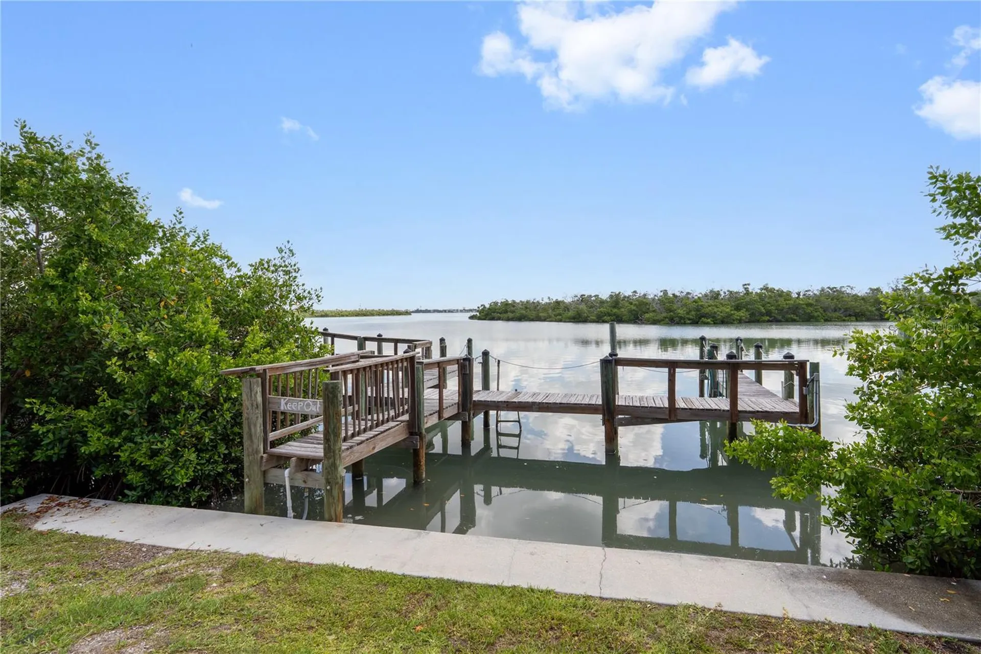 2255 N Beach Road Englewood FL 34223
