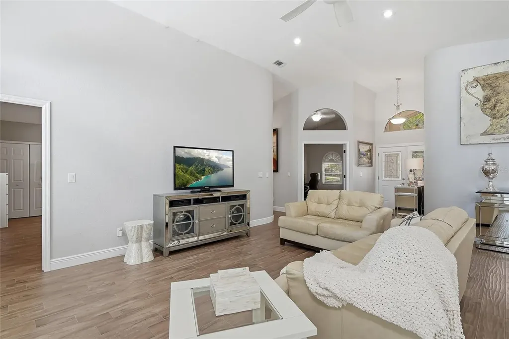 5274 White Sand Circle NE St Petersburg FL 33703
