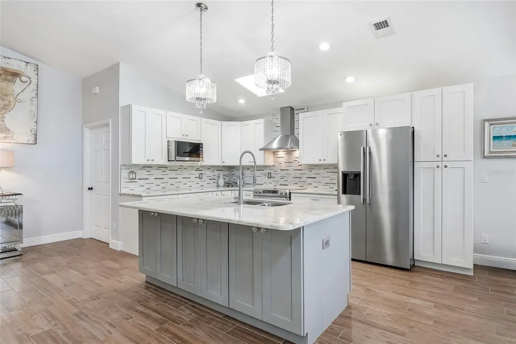 5274 White Sand Circle NE St Petersburg FL 33703