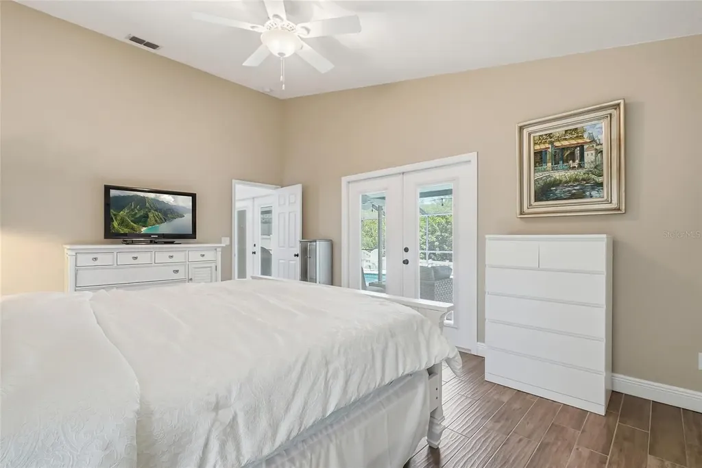 5274 White Sand Circle NE St Petersburg FL 33703