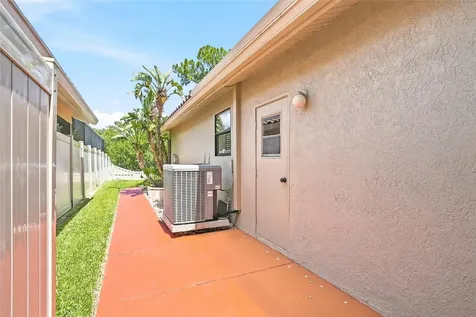 5274 White Sand Circle NE St Petersburg FL 33703