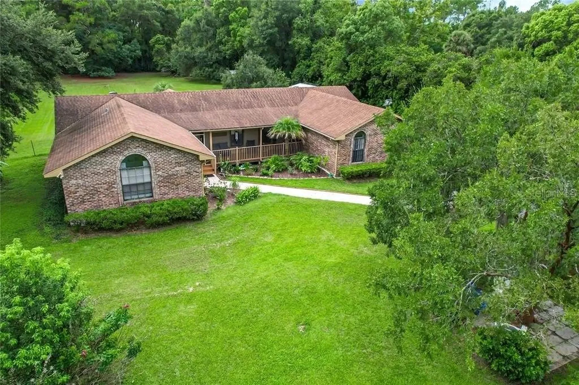17444 East Road Umatilla FL 32784