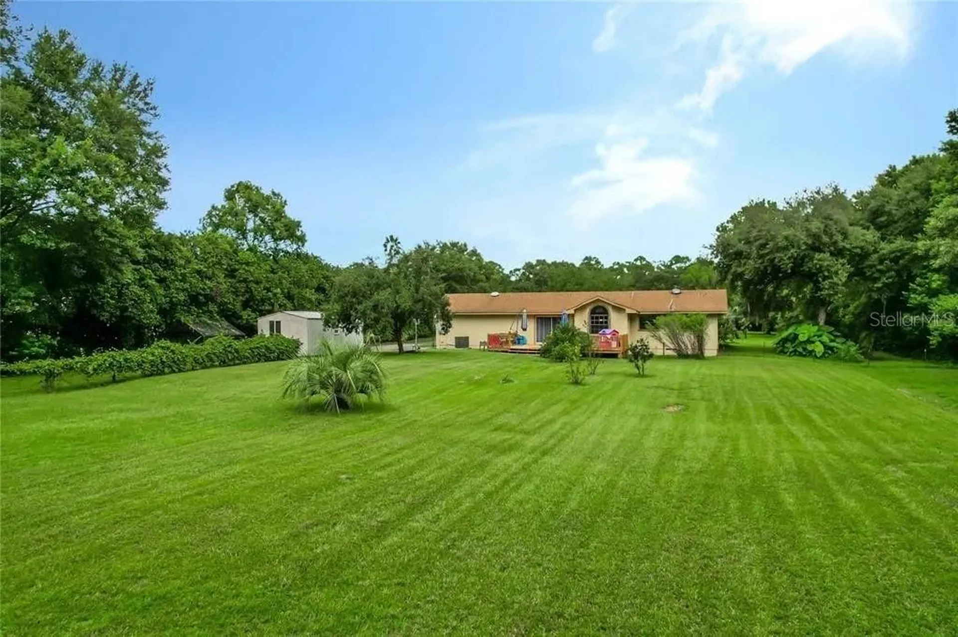17444 East Road Umatilla FL 32784