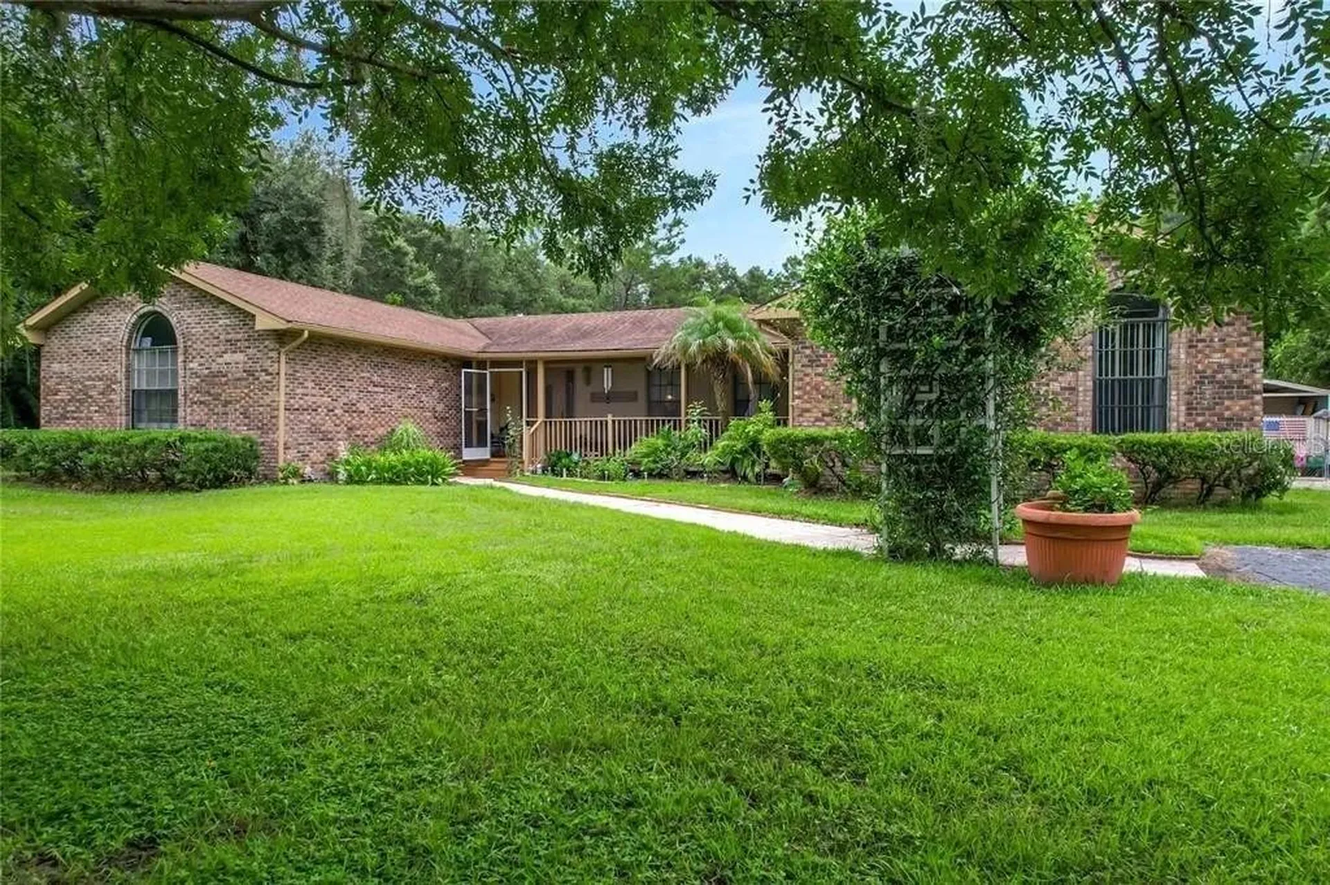 17444 East Road Umatilla FL 32784