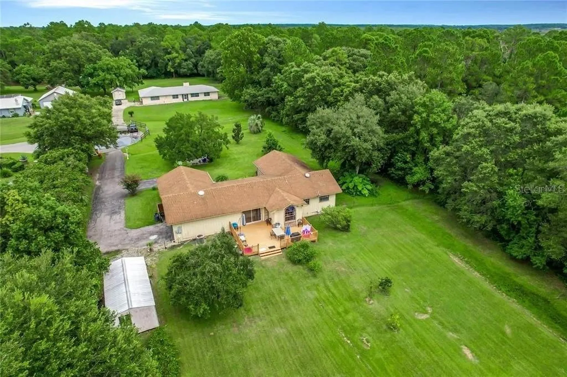 17444 East Road Umatilla FL 32784