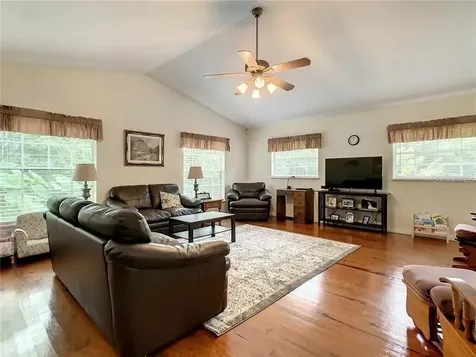 17444 East Road Umatilla FL 32784