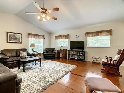 17444 East Road Umatilla FL 32784