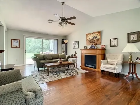 17444 East Road Umatilla FL 32784