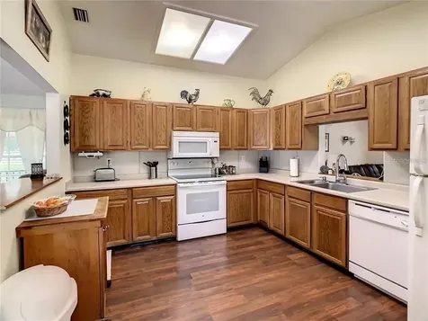 17444 East Road Umatilla FL 32784