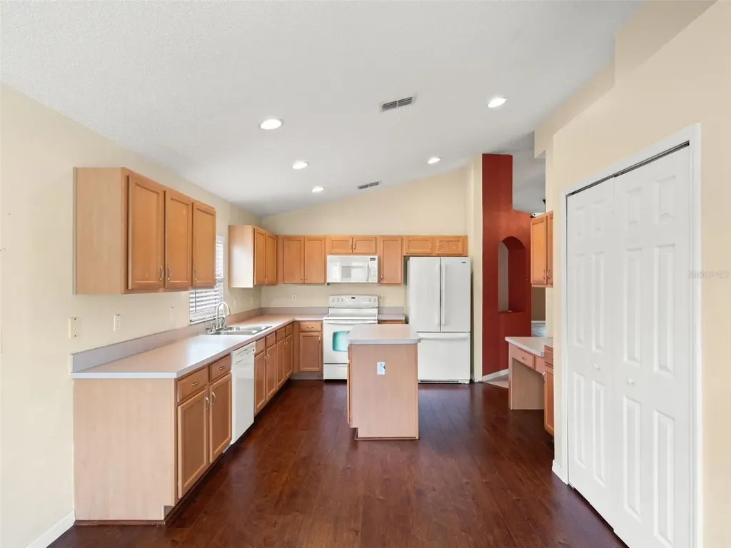 2318 Barons Court Tavares FL 32778