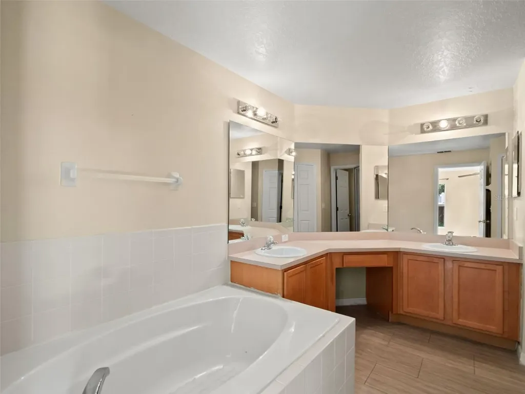 2318 Barons Court Tavares FL 32778