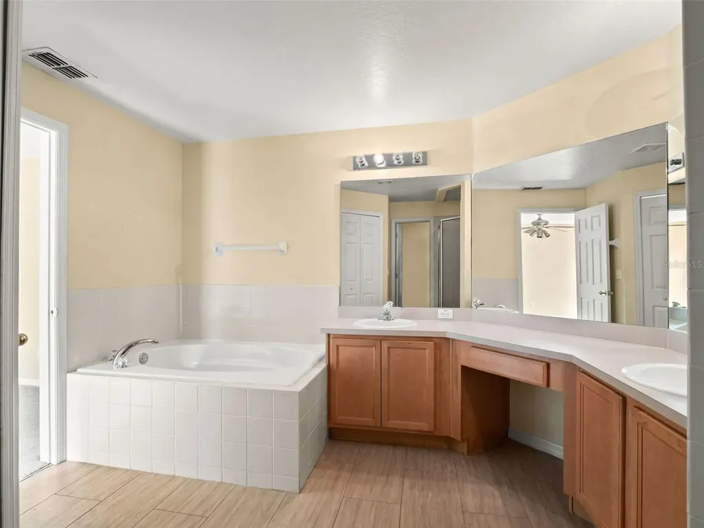 2318 Barons Court Tavares FL 32778