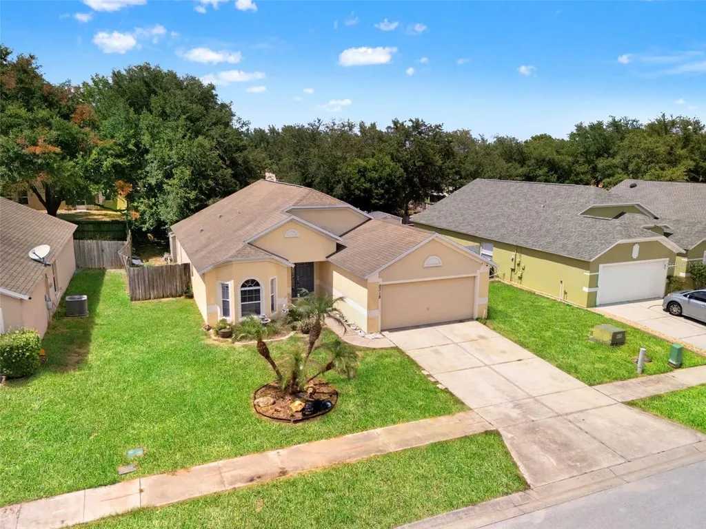 2318 Barons Court Tavares FL 32778