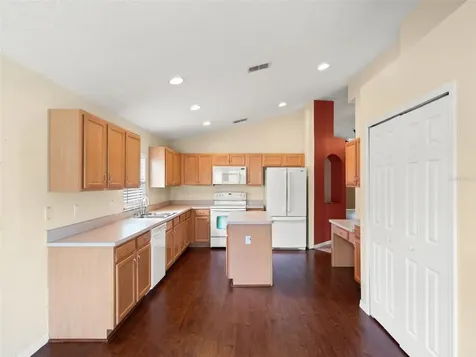 2318 Barons Court Tavares FL 32778