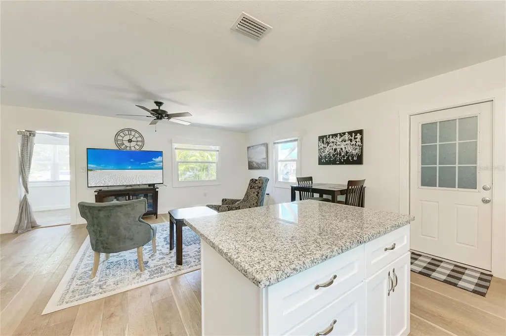 901 Oak Street SW Ruskin FL 33570