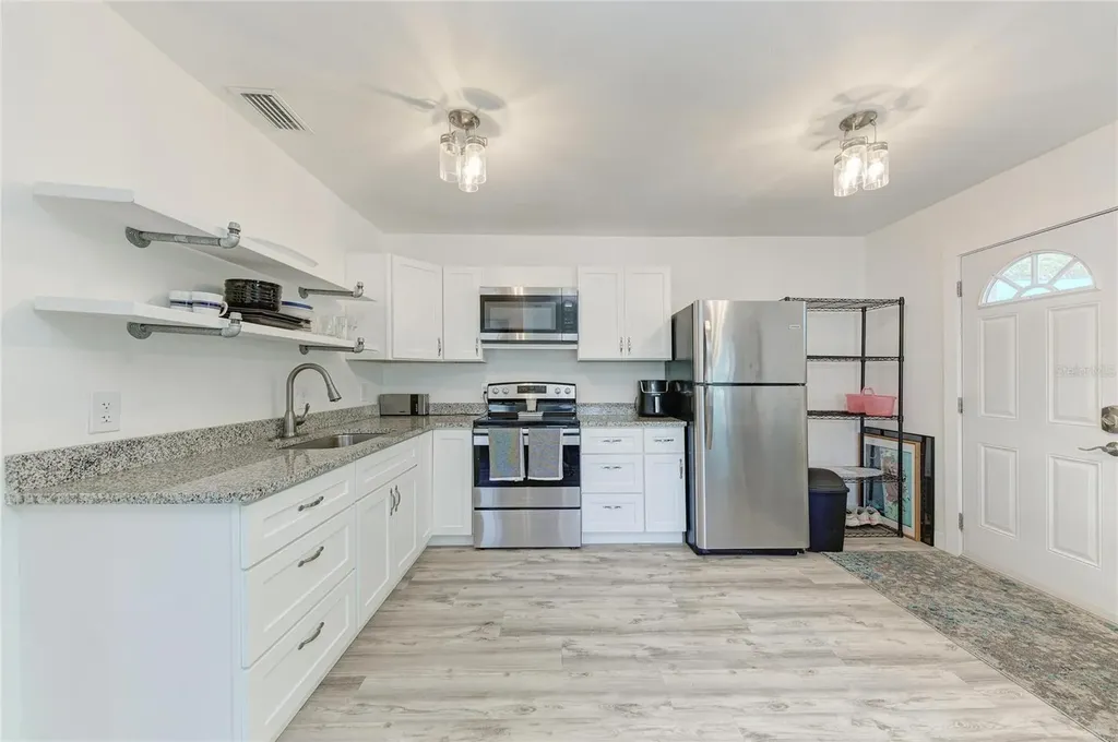901 Oak Street SW Ruskin FL 33570