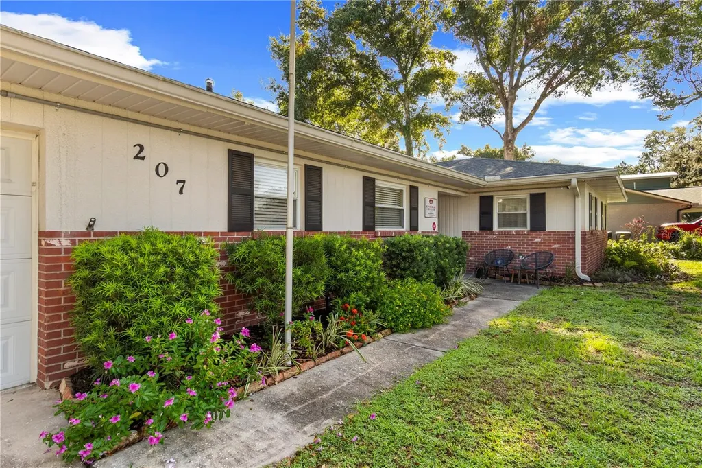 207 W Wheeler Road Seffner FL 33584