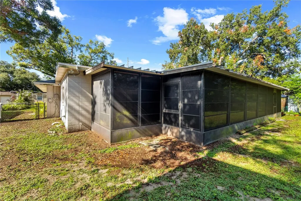 207 W Wheeler Road Seffner FL 33584