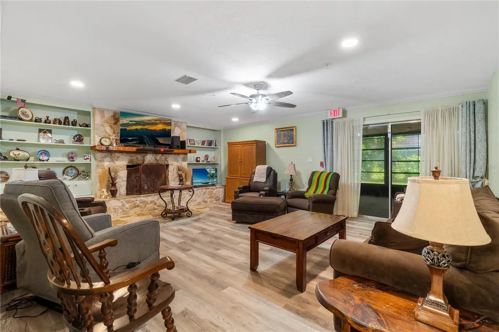 207 W Wheeler Road Seffner FL 33584