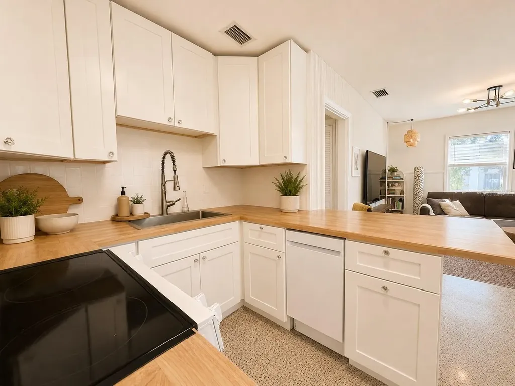 6299 34th Avenue N St Petersburg FL 33710