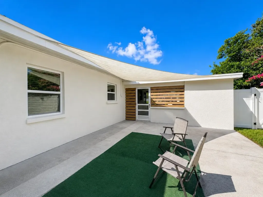 6299 34th Avenue N St Petersburg FL 33710