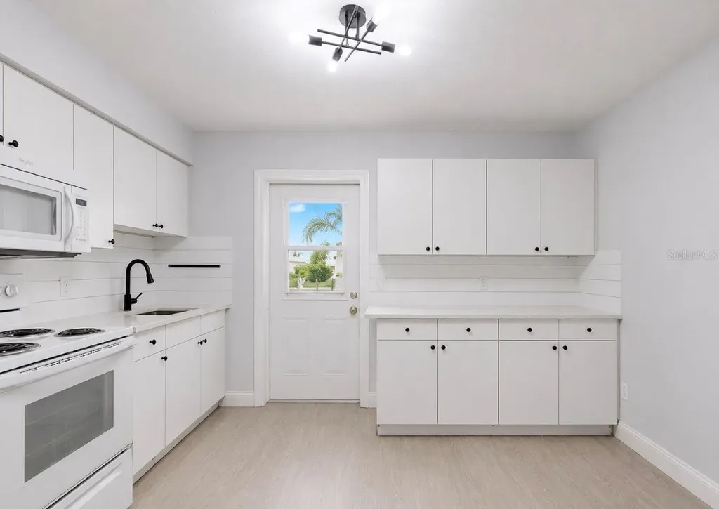 4931 Victoria Drive Cape Coral FL 33904