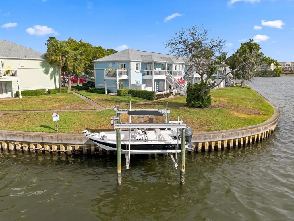 5117 Salmon Drive SE St Petersburg FL 33705