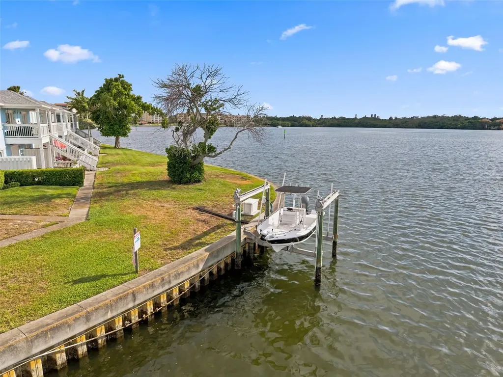 5117 Salmon Drive SE St Petersburg FL 33705